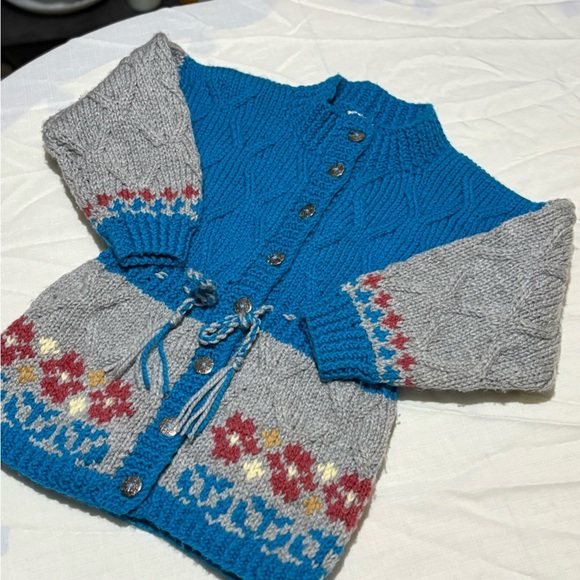 Vintage Blue and Gray Knitted Cardigan Sweater with Floral Design - Picture 2 of 9